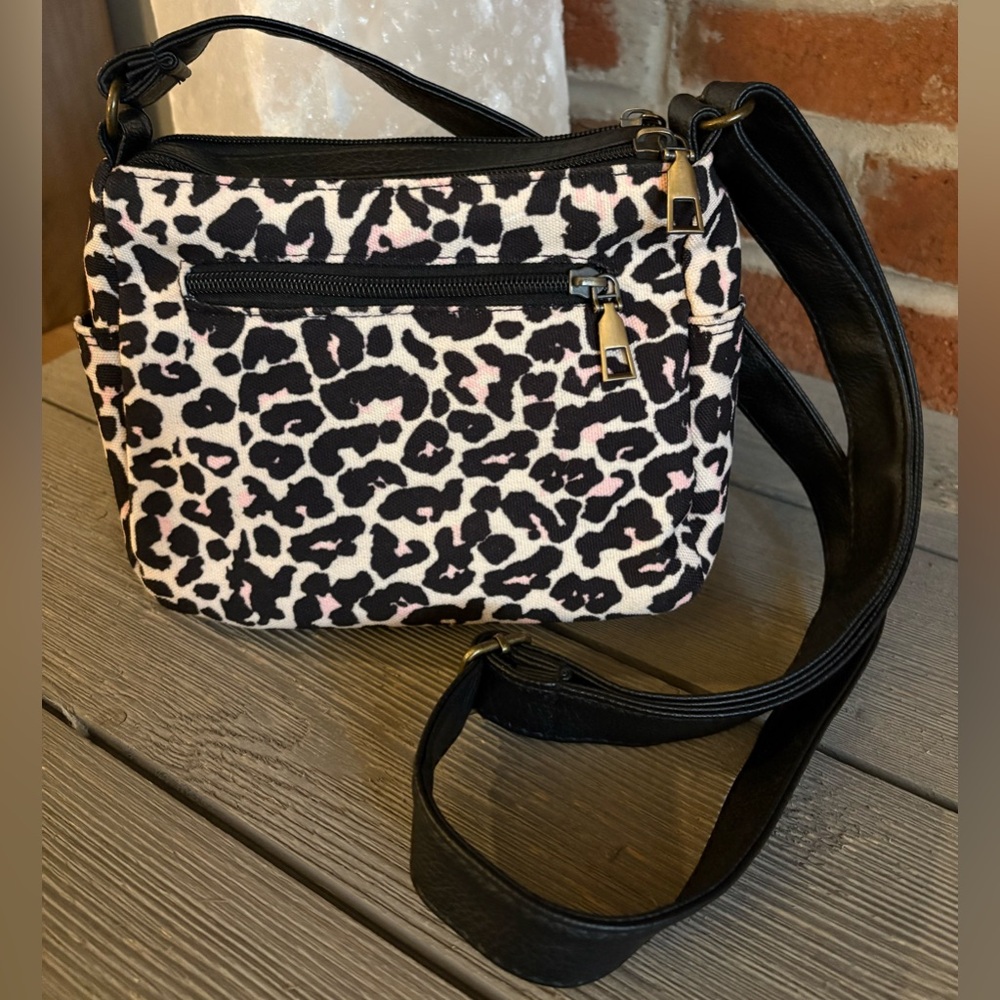 Aeropostale Leopard Print Crossbody Bag - Picture 3 of 11